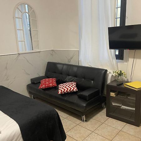1-Tourist House Bologna-Cefalonia - Self Check-In Екстер'єр фото